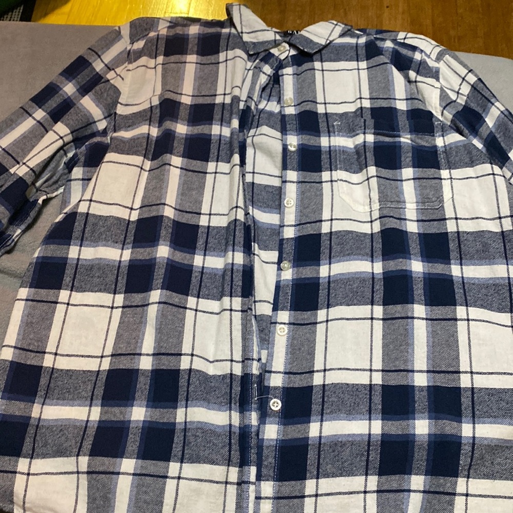 GAP- blue and white flannel